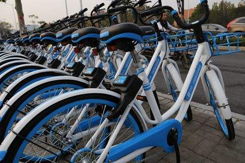 哈啰出行完成新一轮40亿元融资，投后估值约为25亿美元，还没有上市时间表