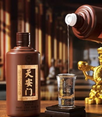 匠心酿造，品味非凡 —— 探寻天安门铁盖典藏酒的独特魅力