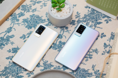 vivoX60和华为Nova8Pro，谁是得力“Vlog小帮手”？
