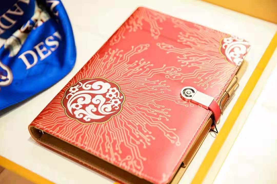 万事利丝绸被《杭州日报》 头版报道