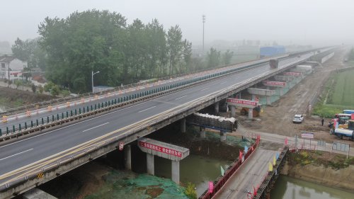 凝心聚力促生产 吹响五一冲锋号——京沪高速改建JHK-GY1标“五一”持续掀起大