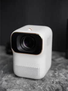 小明 Q1 迷你投影仪尽显“千元机皇”品质， 于精细处起万千