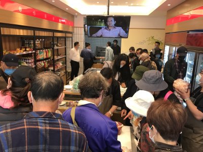 影响肉大厨火锅食材量贩客流量的主要因素有哪些？
