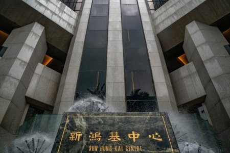 香港第10大富豪病逝：曾遭悍匪绑架，为夺大权将